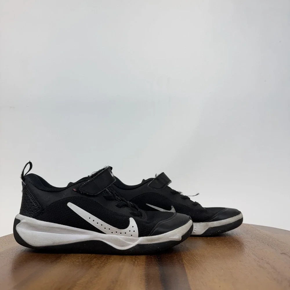 Big Kids Nike Omni Multi-Court PS Black White Athletic Sneakers Size 1.5‎ Y GUC